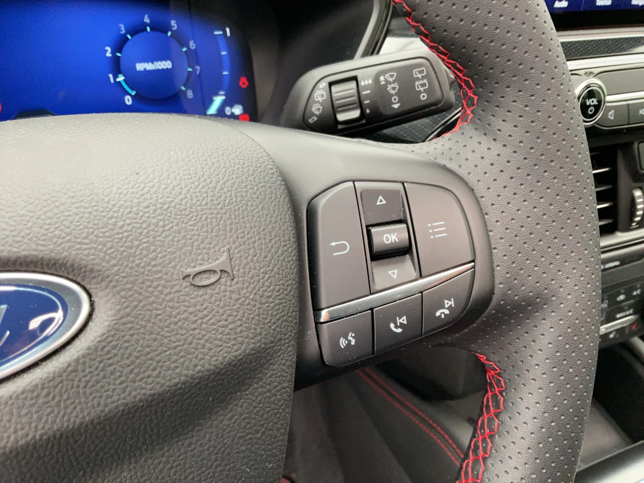 Ford Kuga ST-Line X*PANO*AHK*KAM*ACC*NAVI*SOUND-SYS.