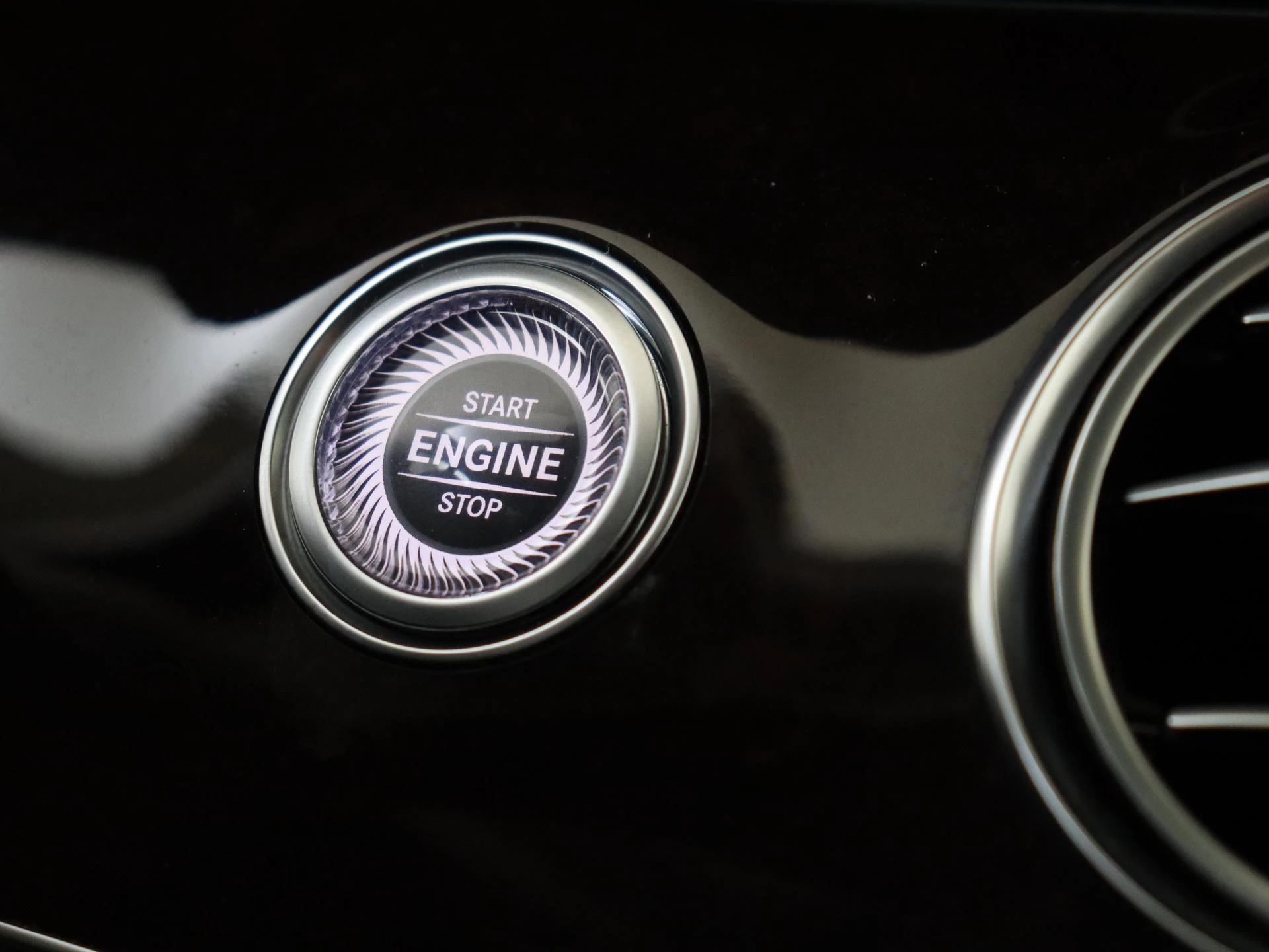 Mercedes-Benz-E-Klasse-image-21
