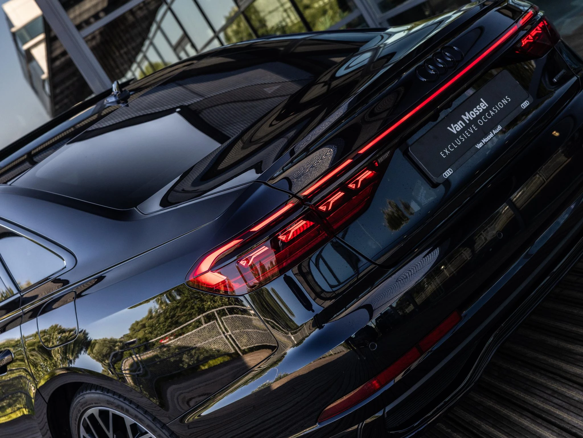 Audi A8 60 TFSI e quattro 462 PK