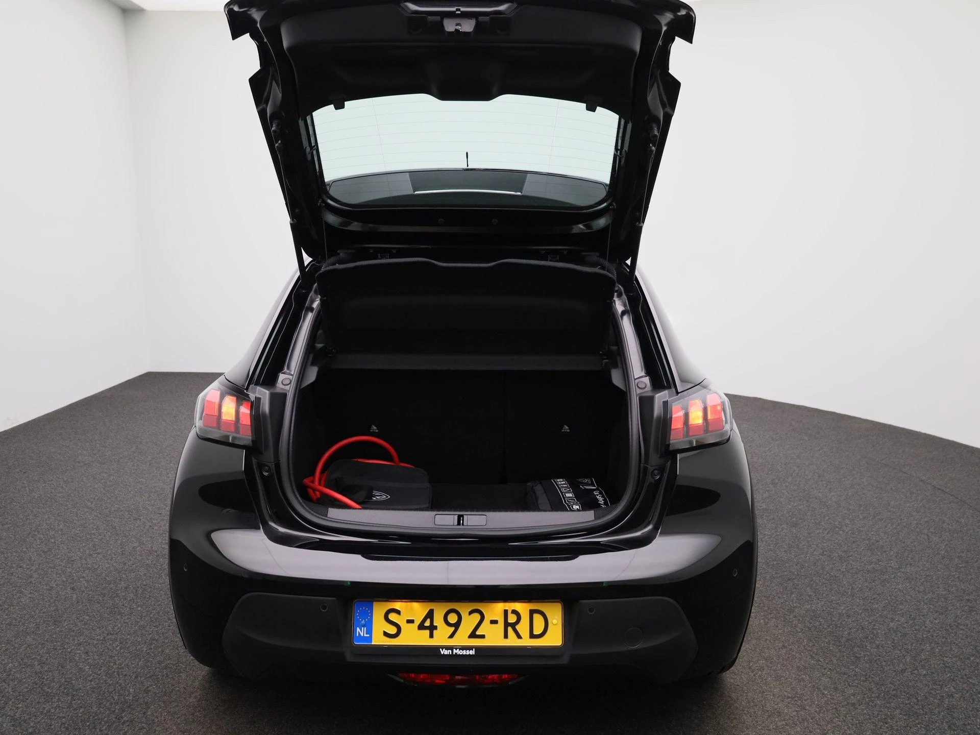 Peugeot-e-208-image-10
