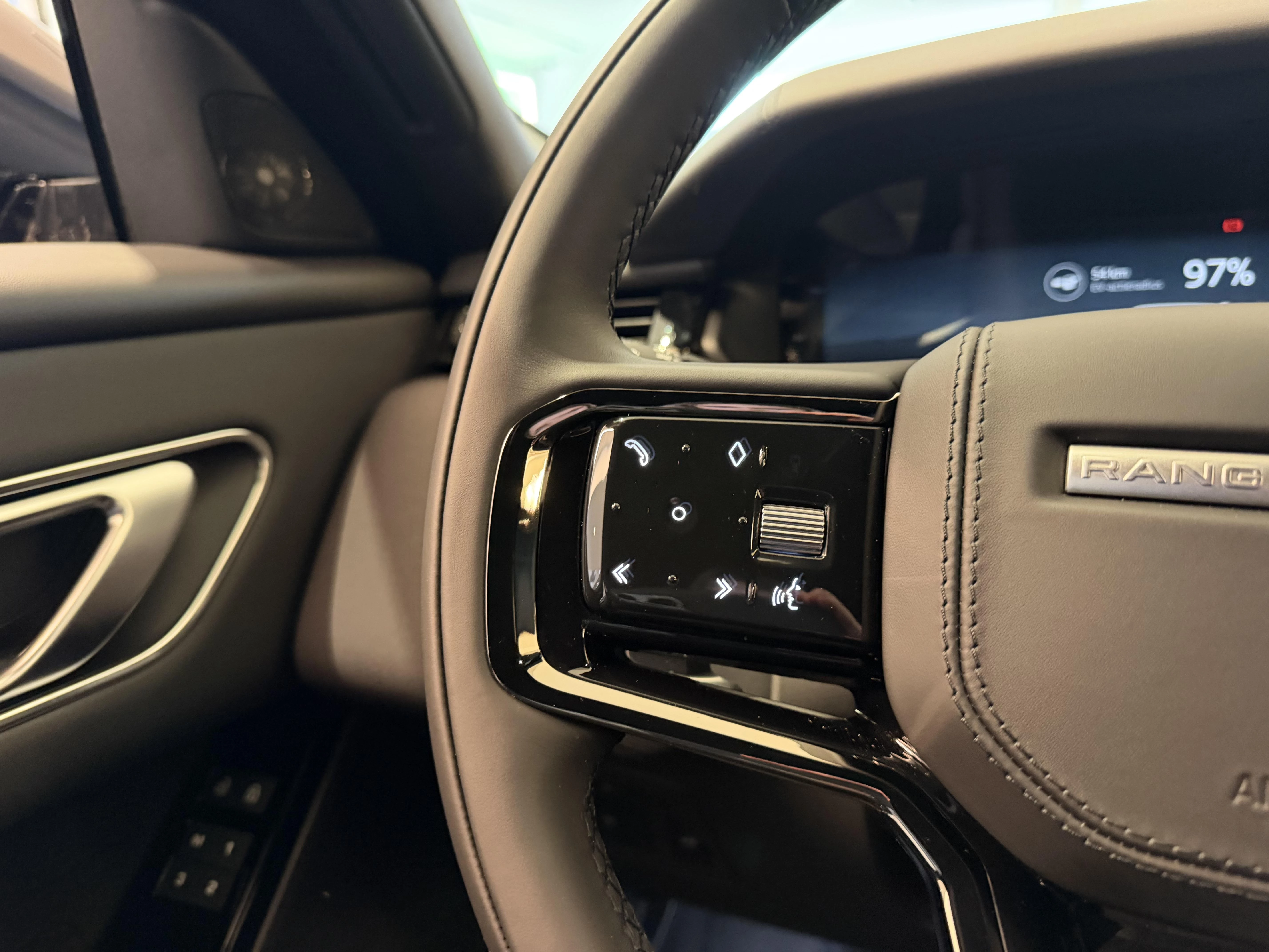 Land Rover Range Rover Velar P400e Dynamic SE AWD Auto. 26MY