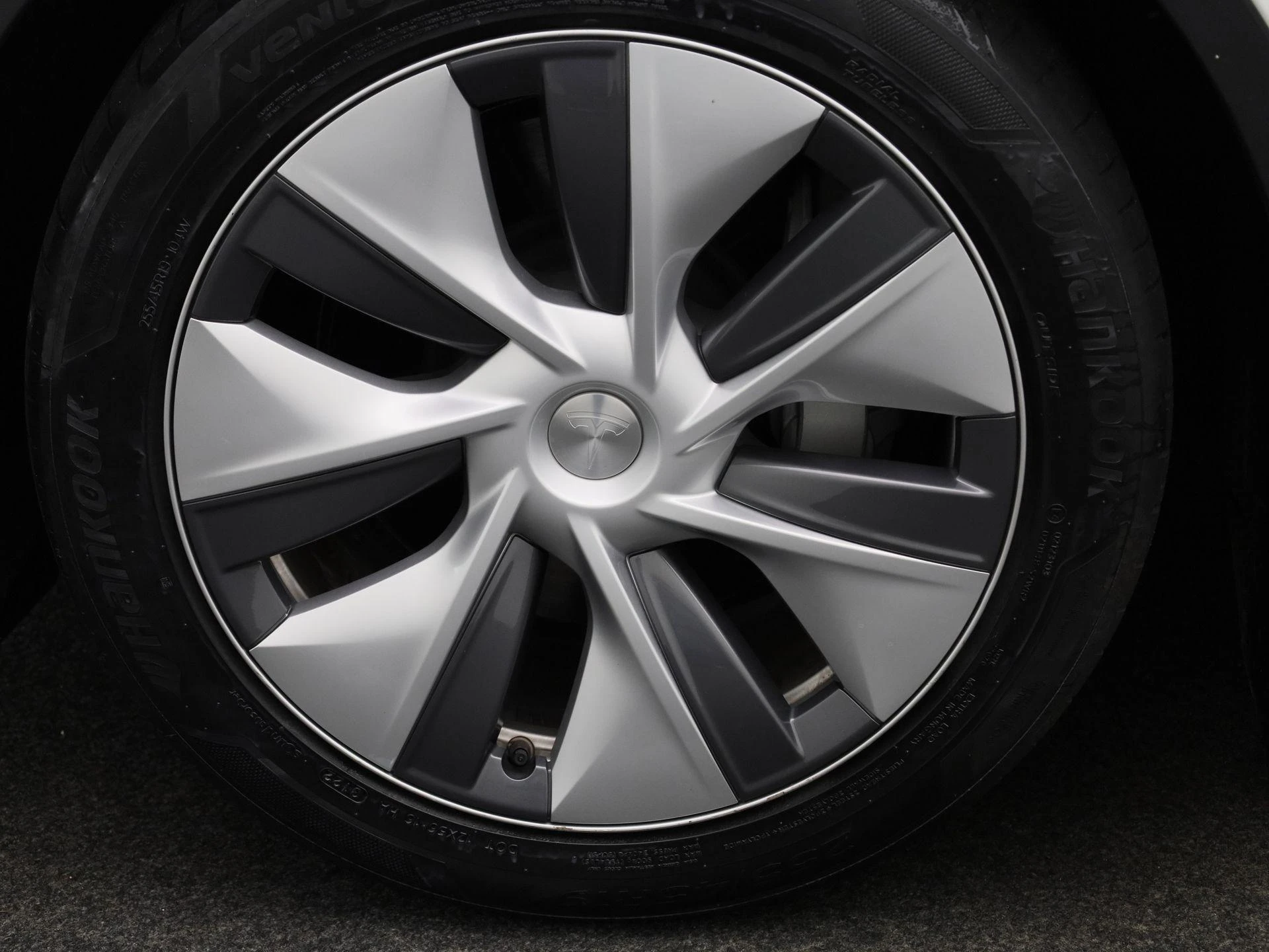 Tesla-Model Y-image-15