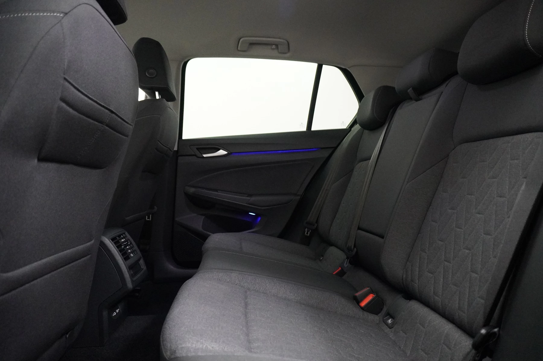 Volkswagen-Golf-image-10