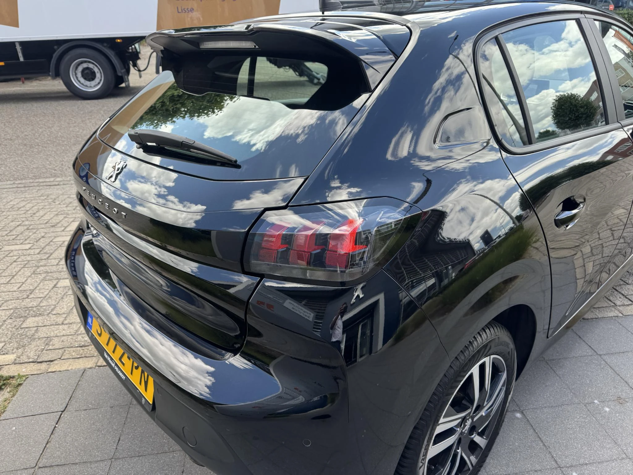 Peugeot-208-image-11