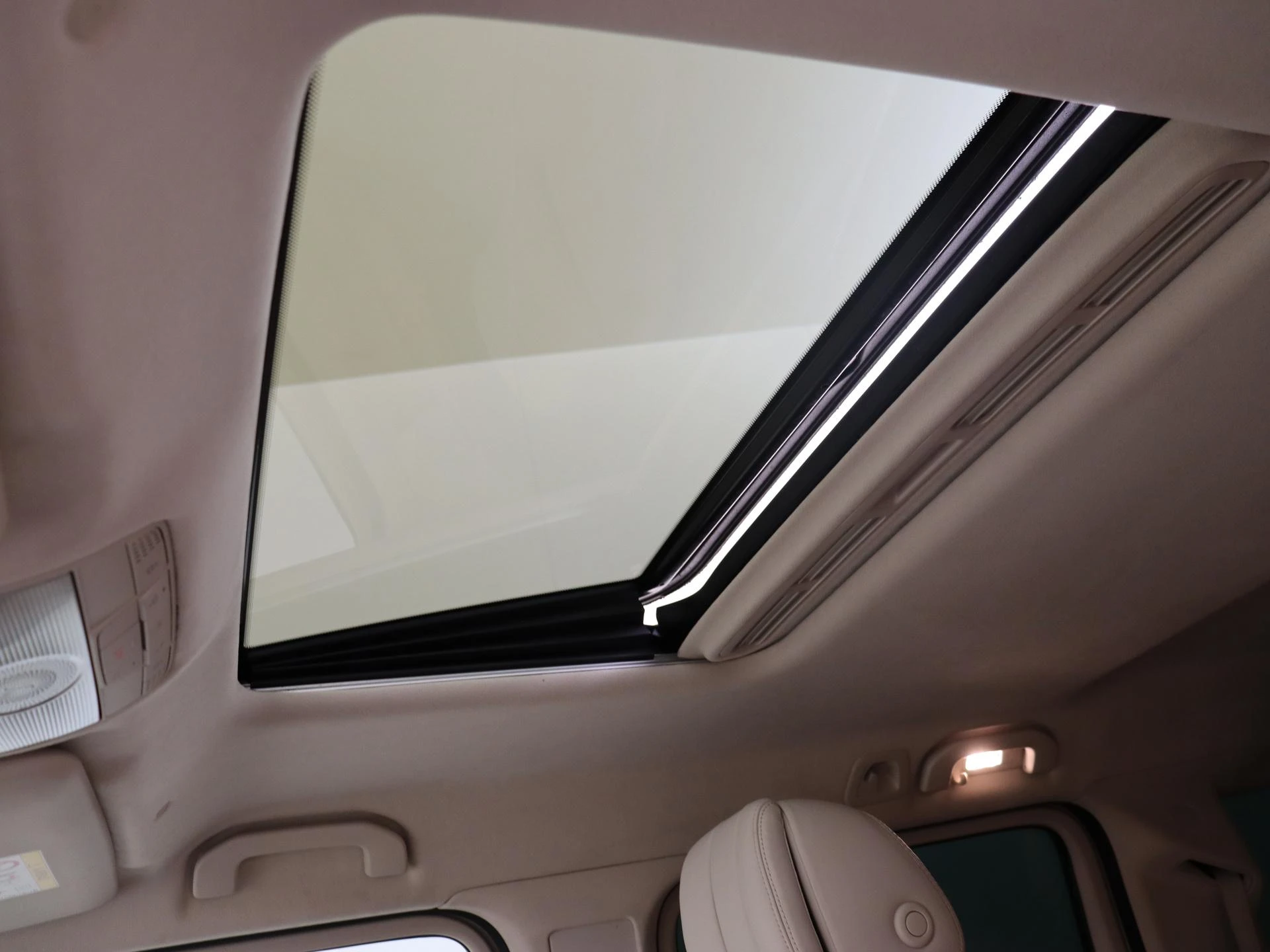 Mercedes-Benz-G-Klasse-image-27