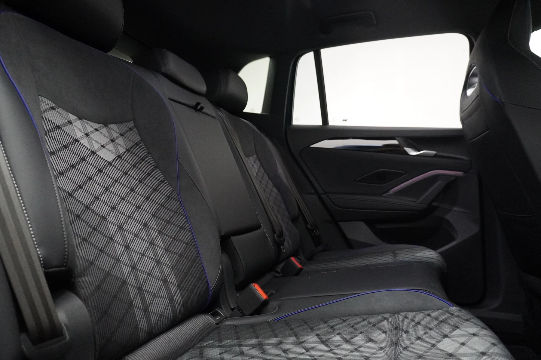 Volkswagen-Tiguan-image-12