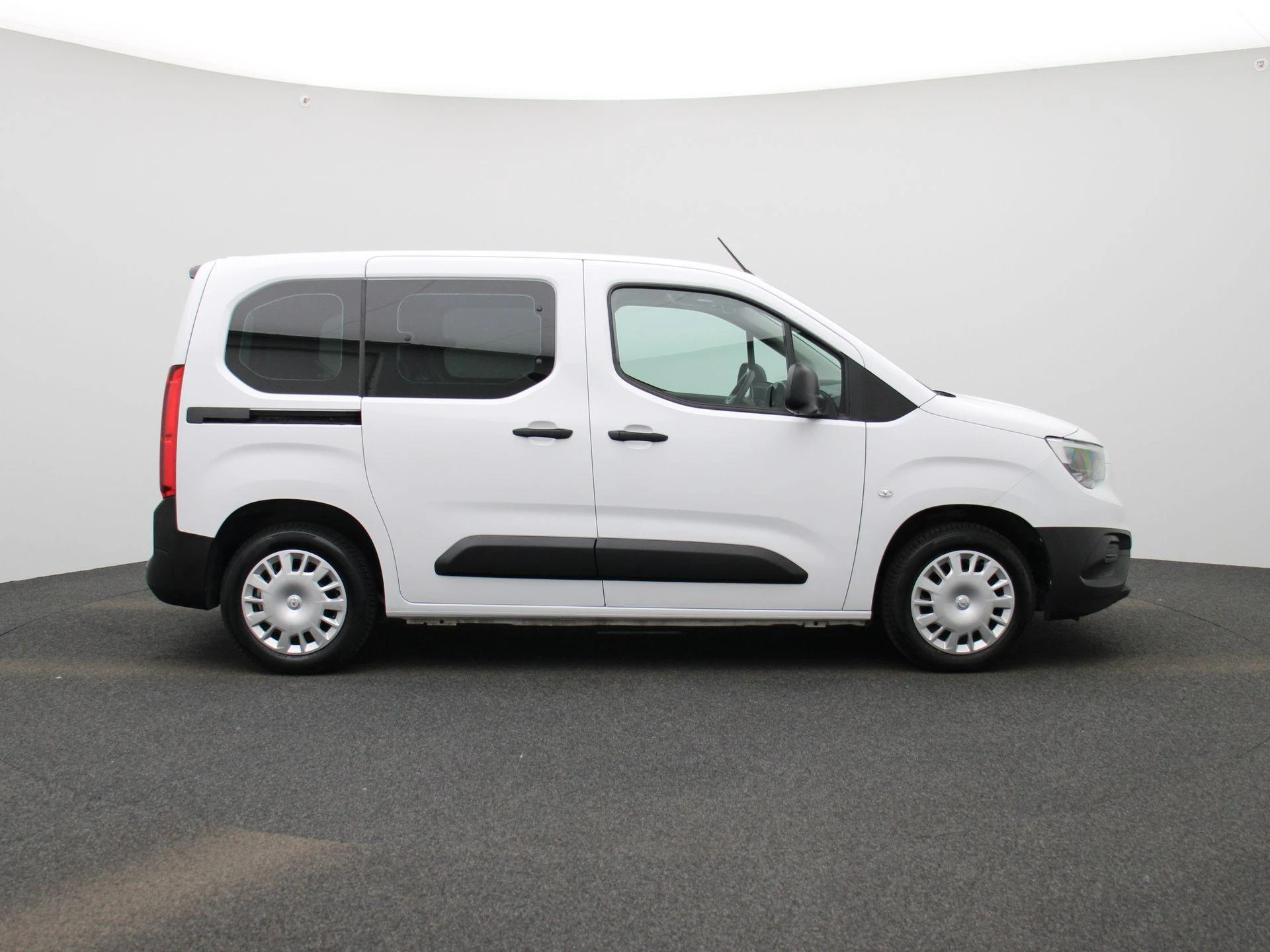 Opel-Combo Life-image-5