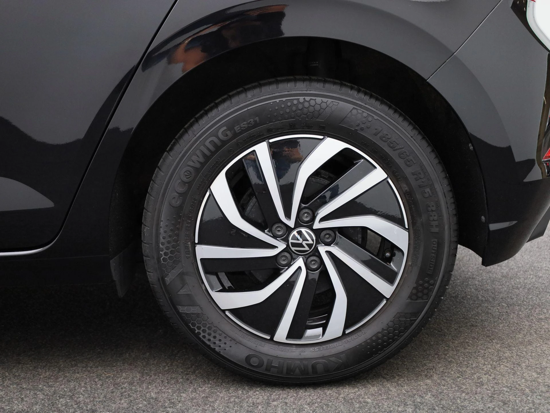 Volkswagen-Polo-image-12