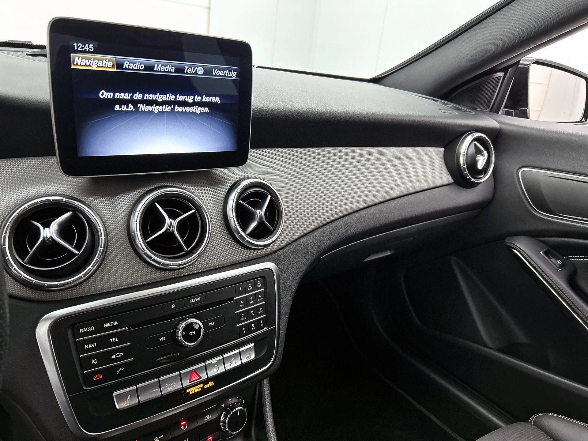 Mercedes-Benz-CLA-image-13