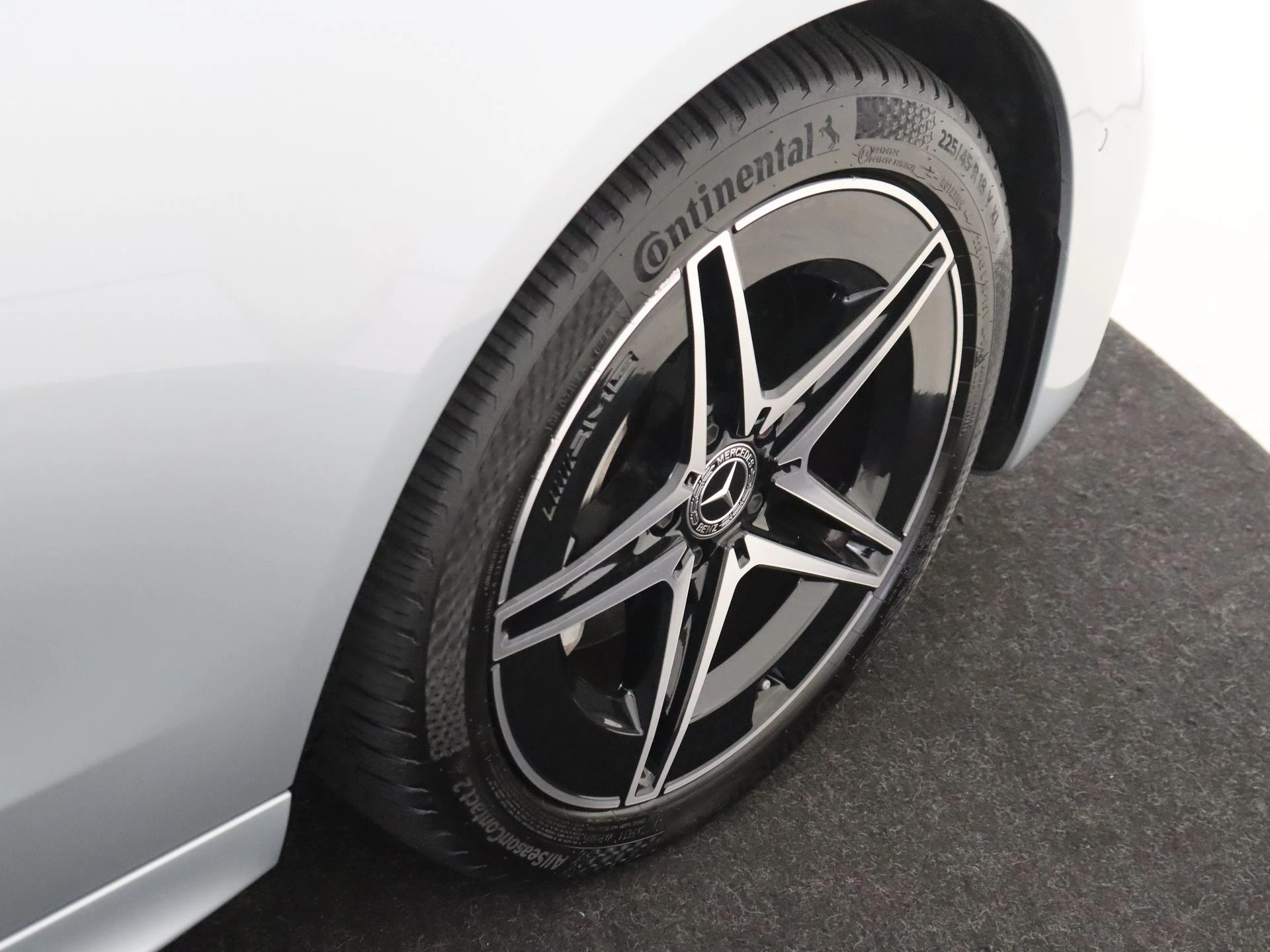 Mercedes-Benz-C-Klasse-image-32