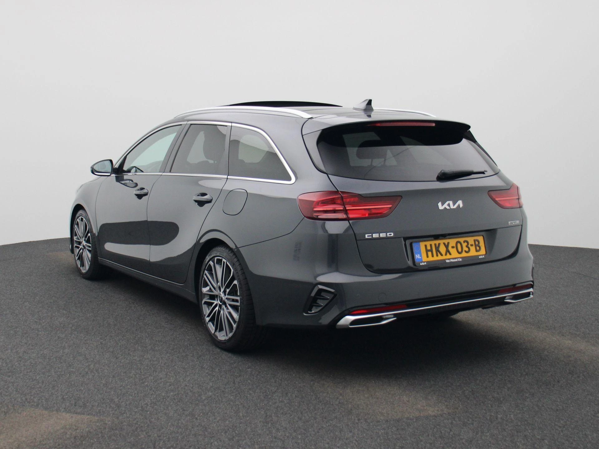 Kia-Ceed Sportswagon-image-1