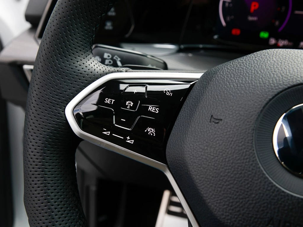 Volkswagen Golf GTI 2.0 TSI DSG Navi/RFK