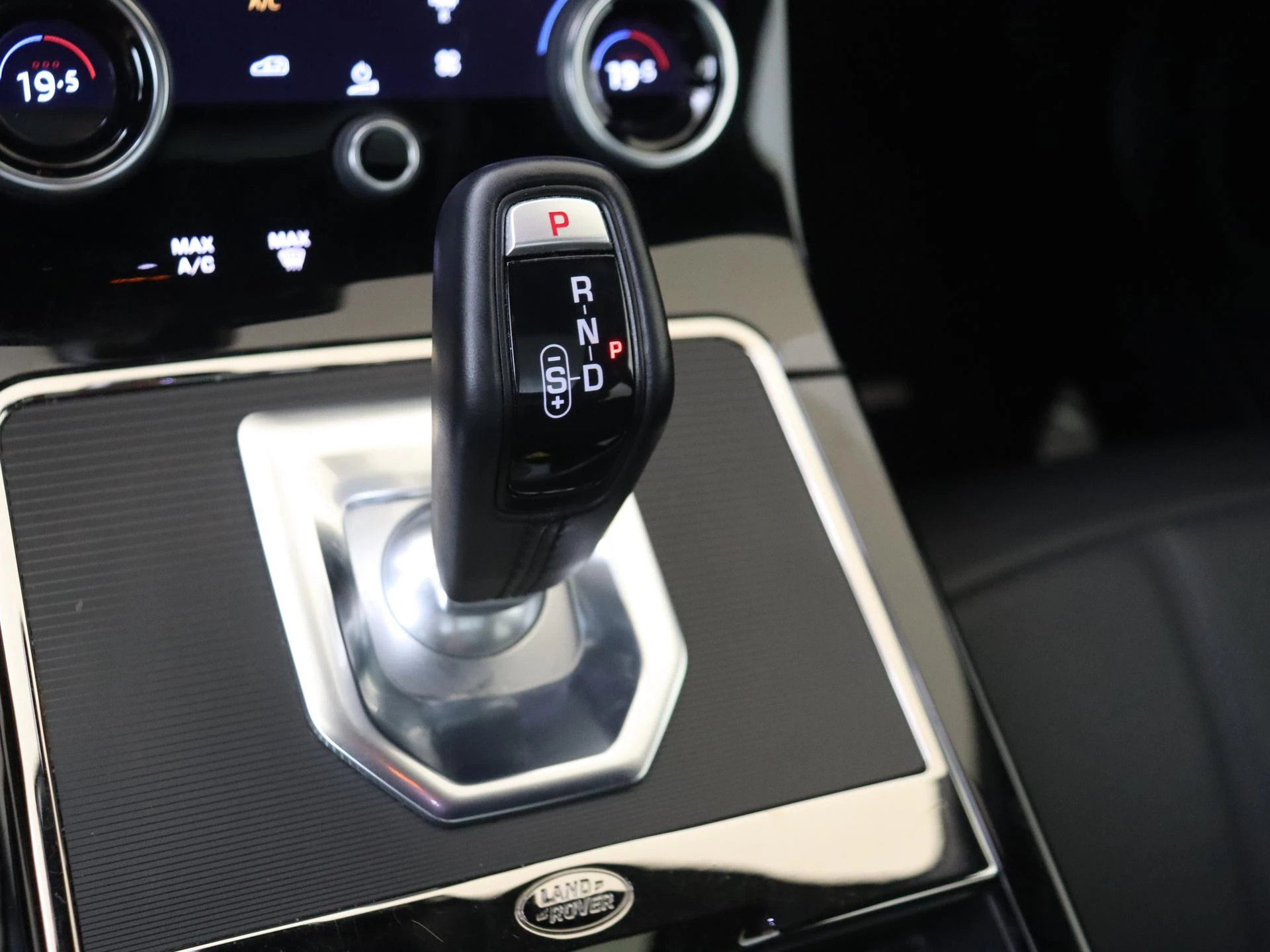 Land Rover-Range Rover Evoque-image-13