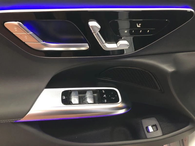 Mercedes-Benz E-Klasse 200 d T AMG NIGHT PANO AHK DISTRO 360° MEMORY AMG Line