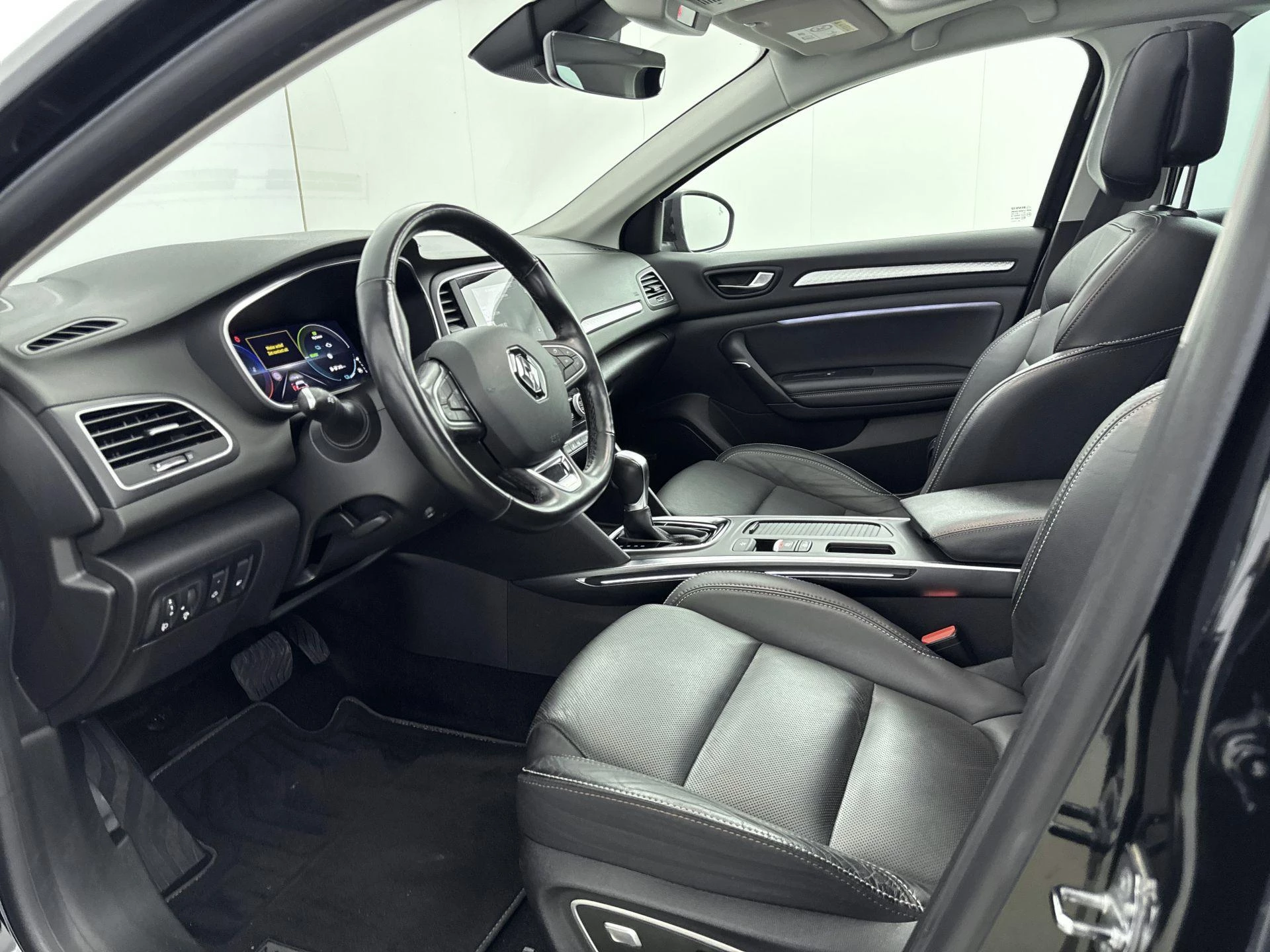 Renault-Megane E-Tech-image-7