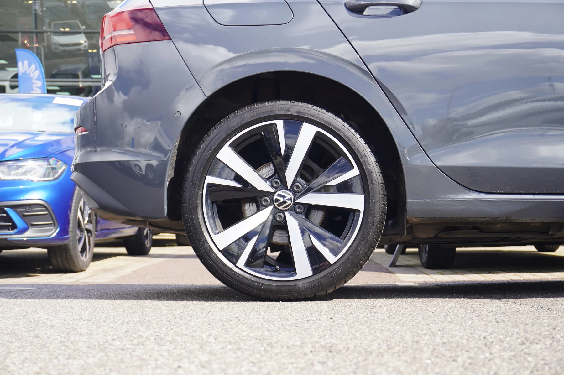 Volkswagen-Golf-image-21