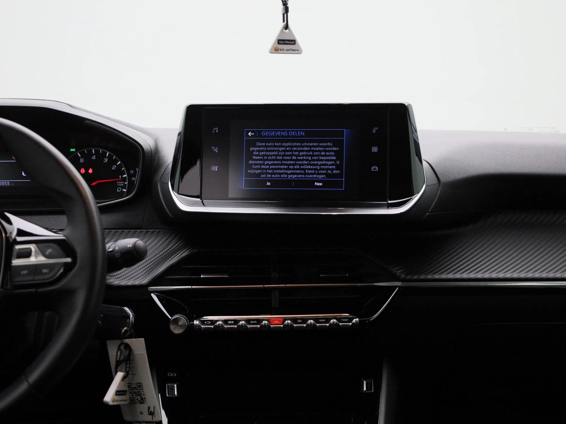 Peugeot-208-image-8