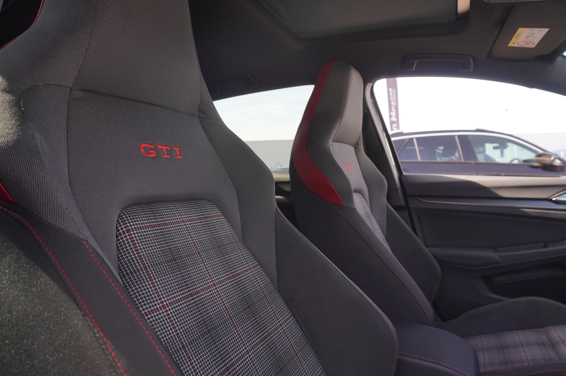 Volkswagen-Golf-image-14