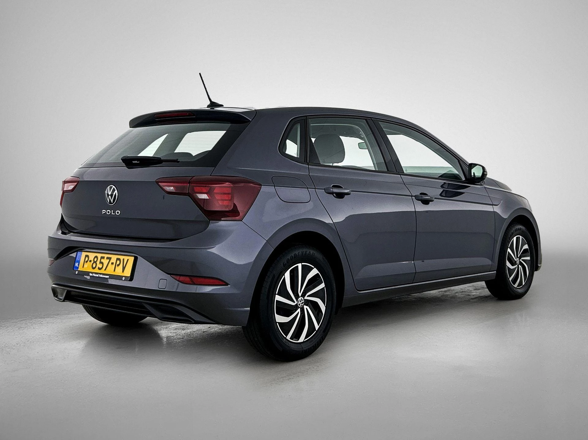 Volkswagen-Polo-image-3