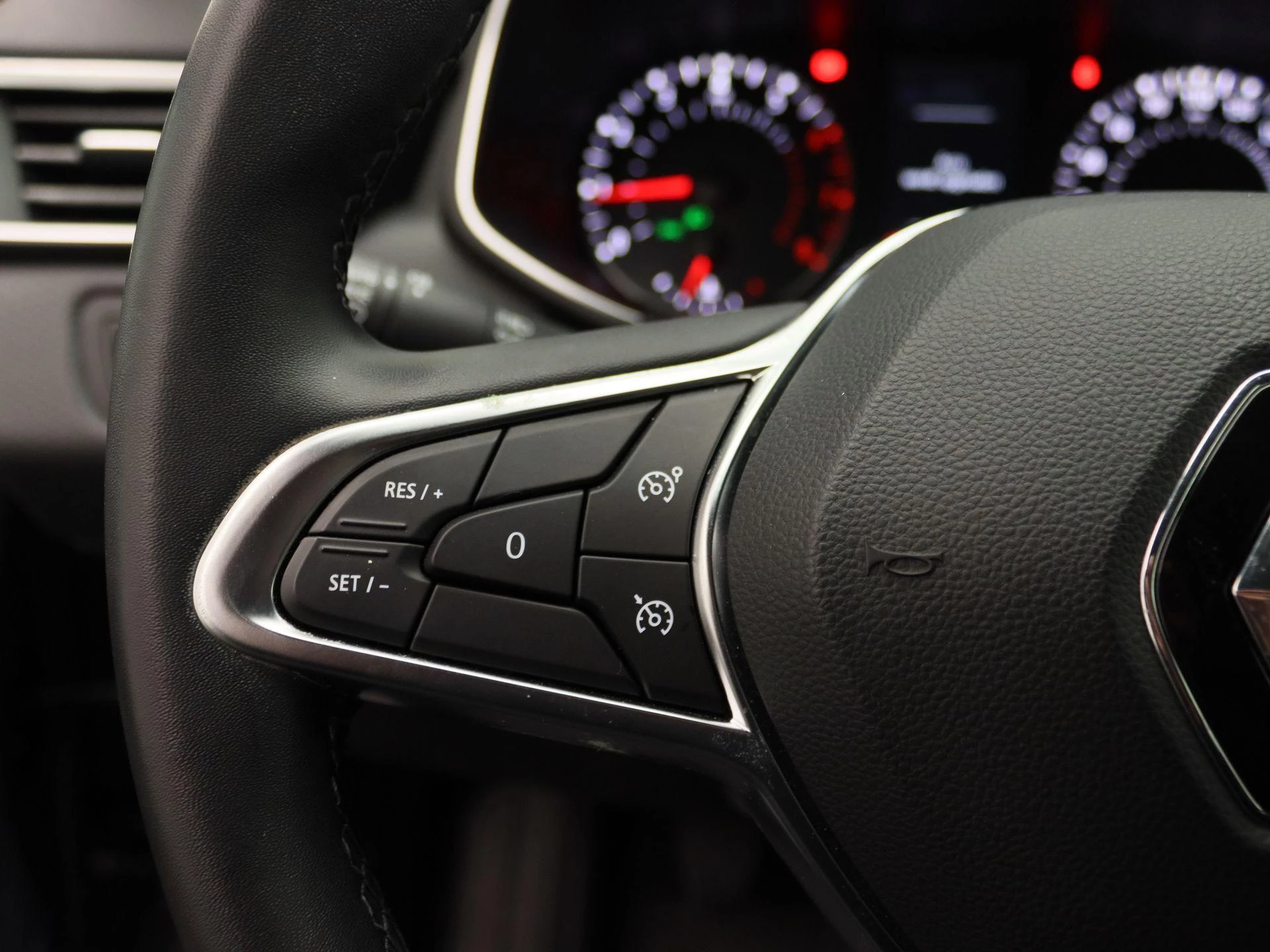 Renault-Clio-image-17