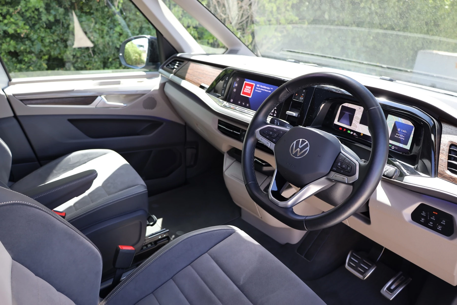 Volkswagen-Multivan-image-5