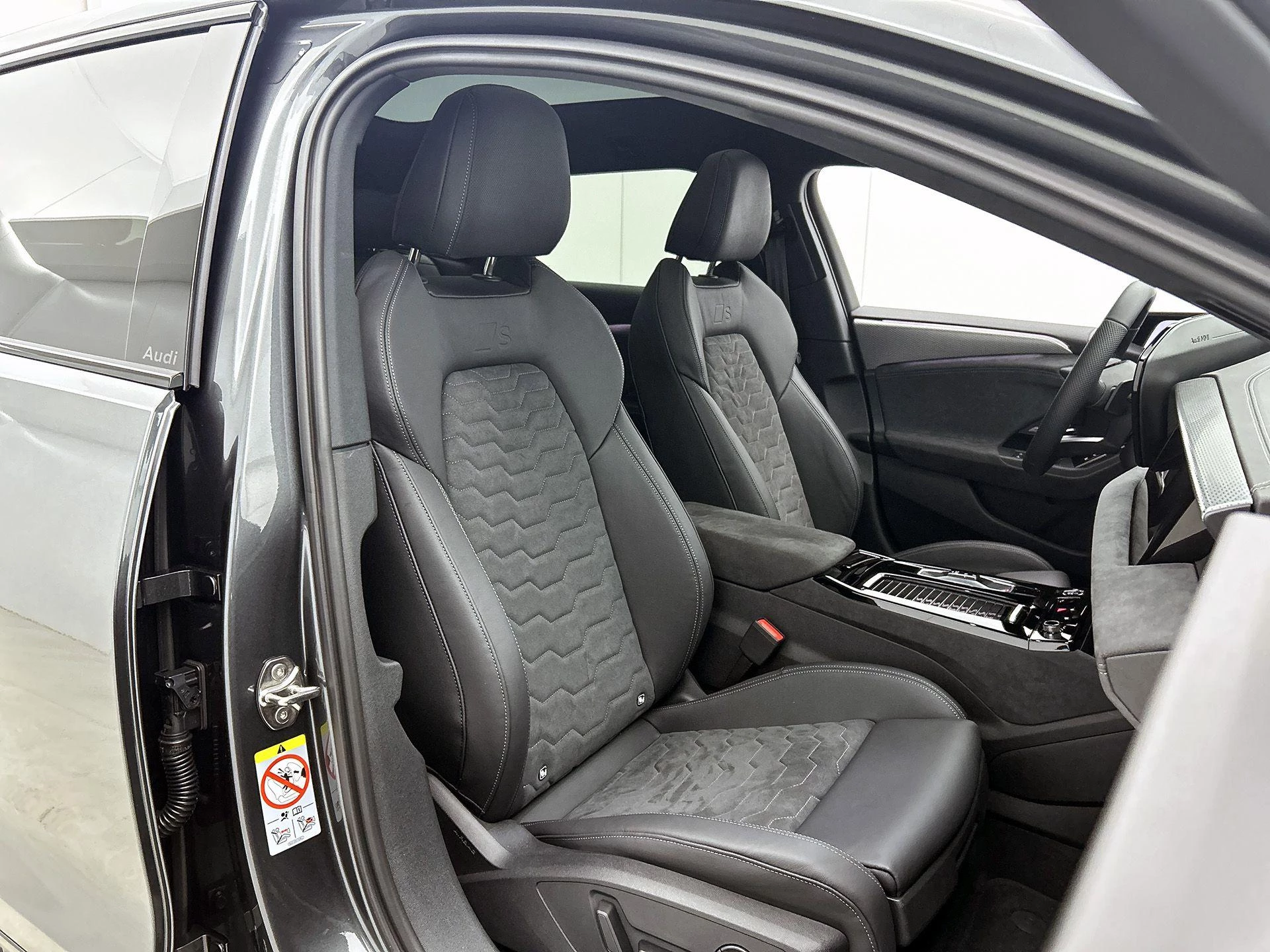 Audi-A6 Avant e-tron-image-42