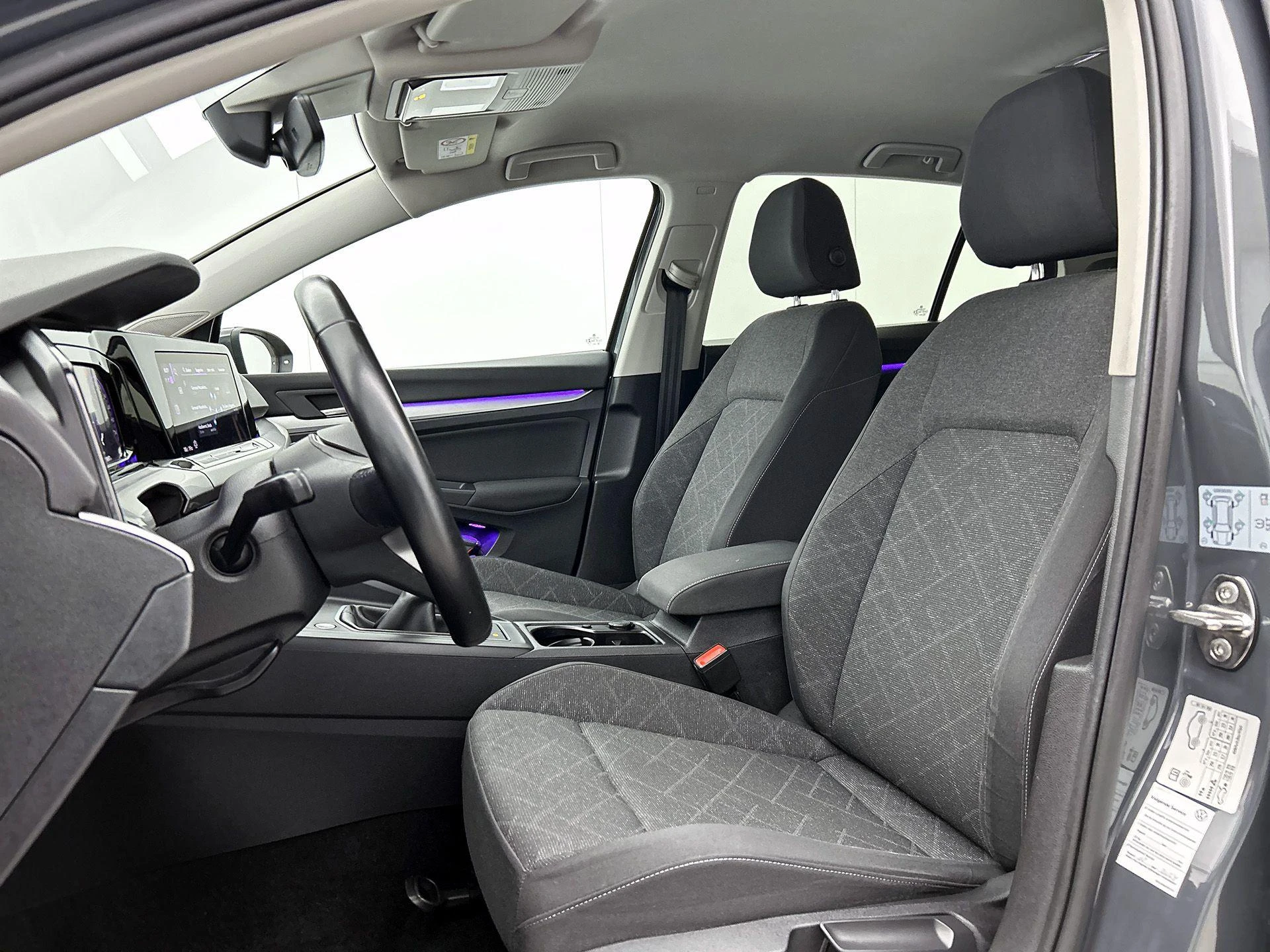 Volkswagen-Golf-image-33