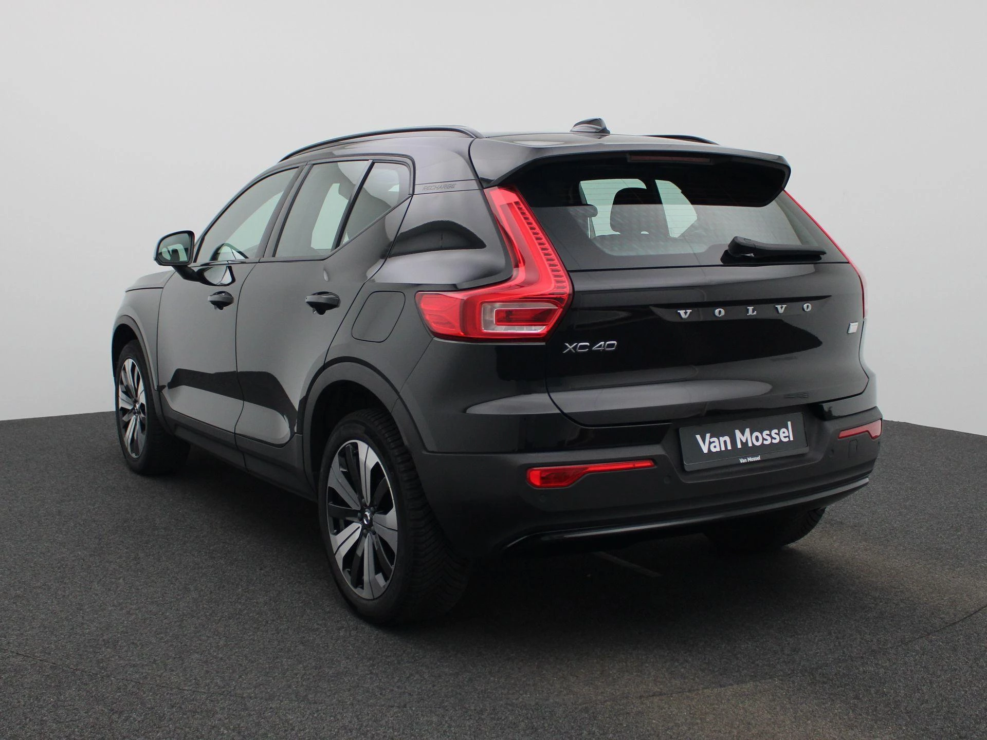 Volvo-XC40-image-1