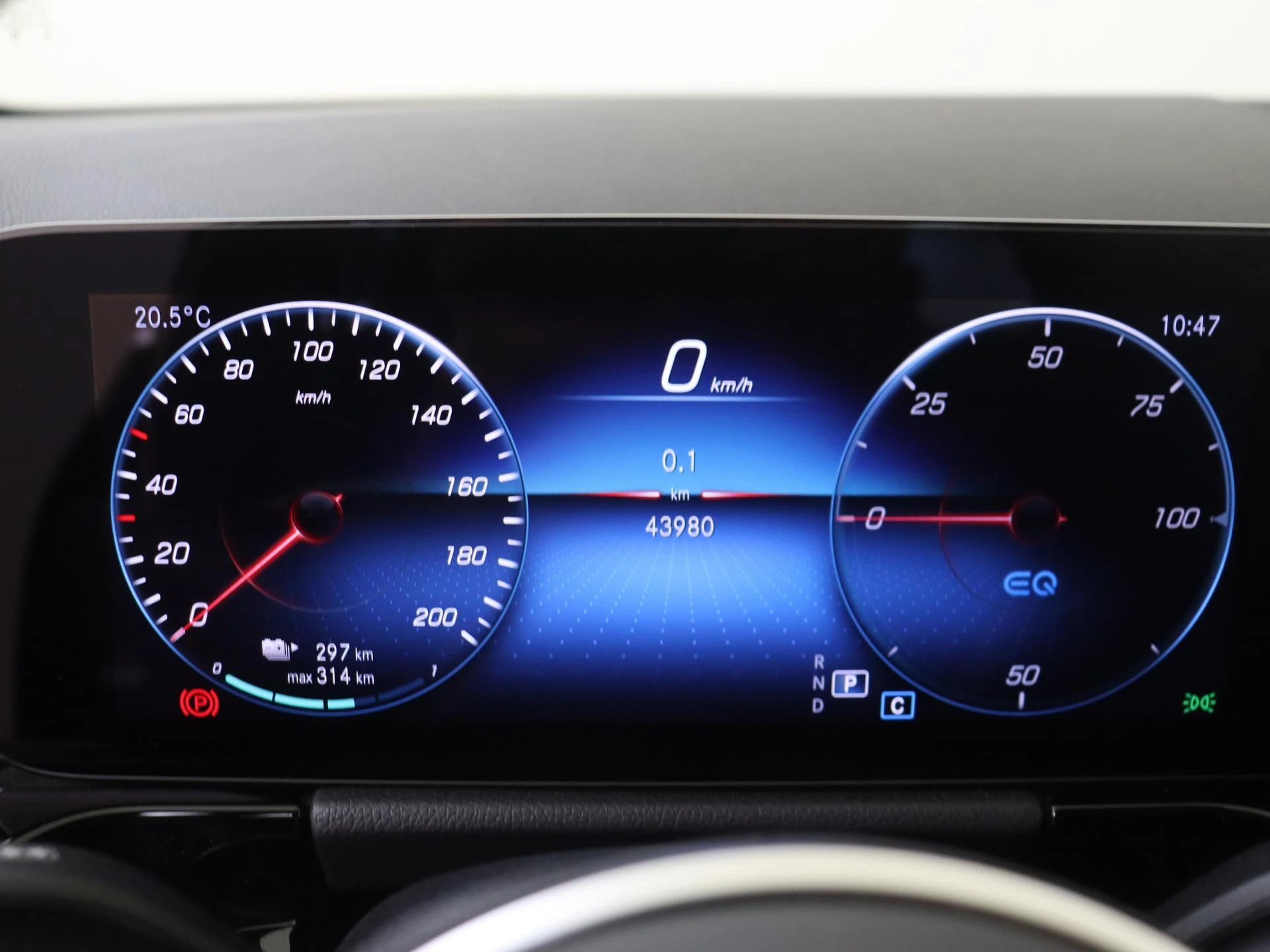 Mercedes-Benz-EQA-image-10