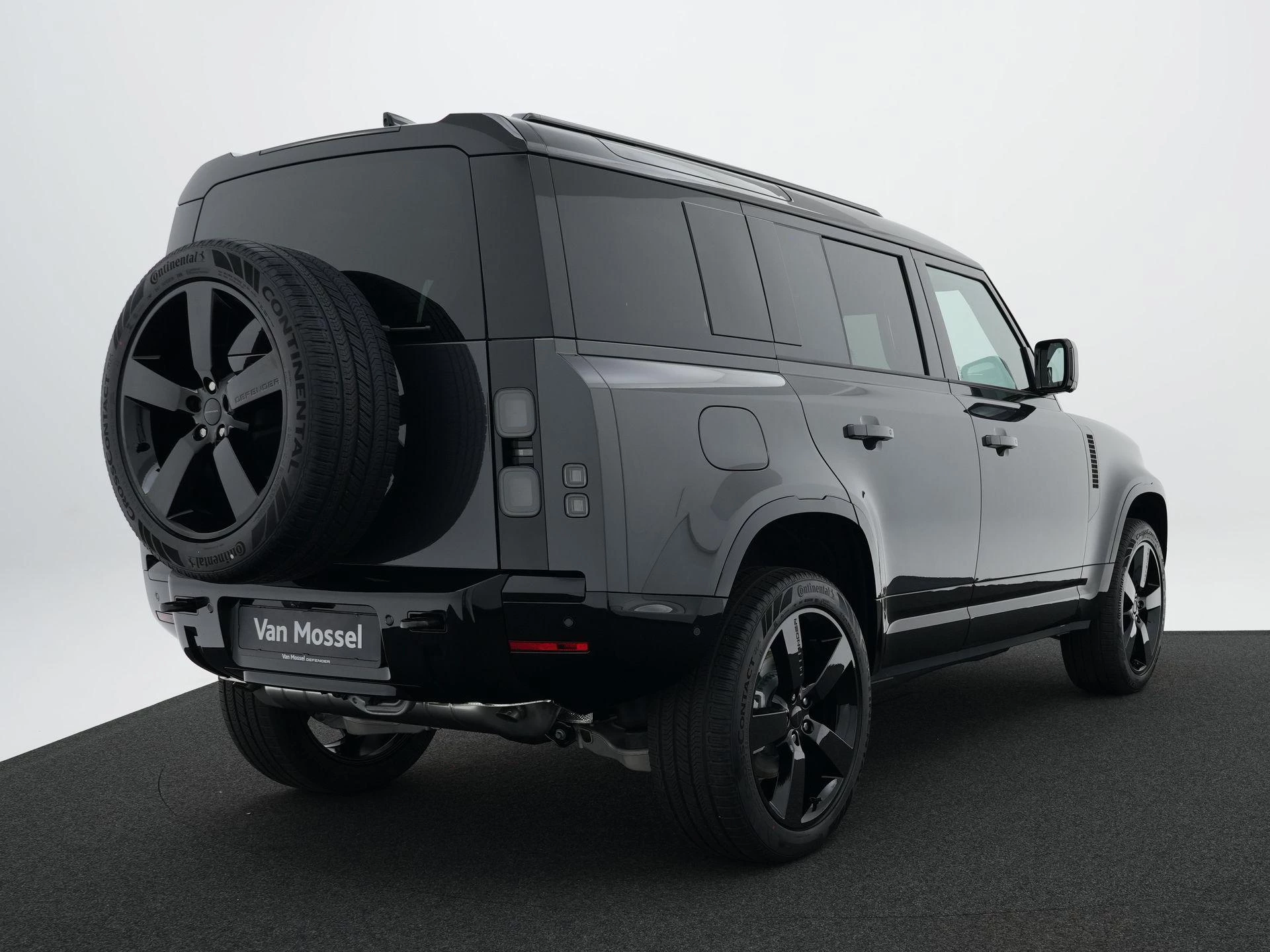 Land Rover Defender 2.0 P300e 110 HSE Dynamic Edition