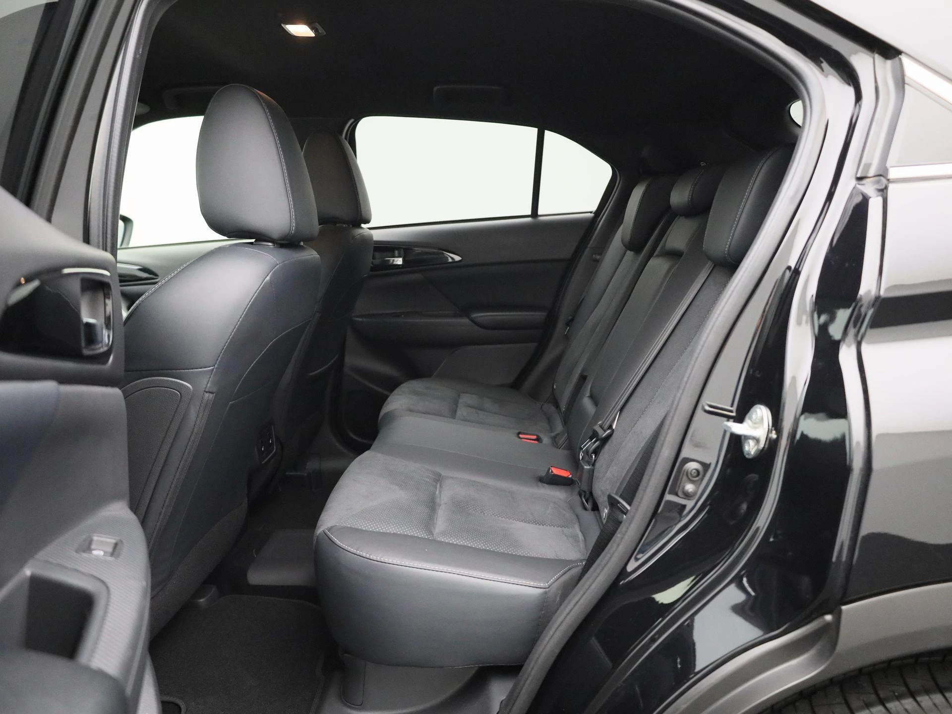 Mitsubishi-Eclipse Cross-image-11
