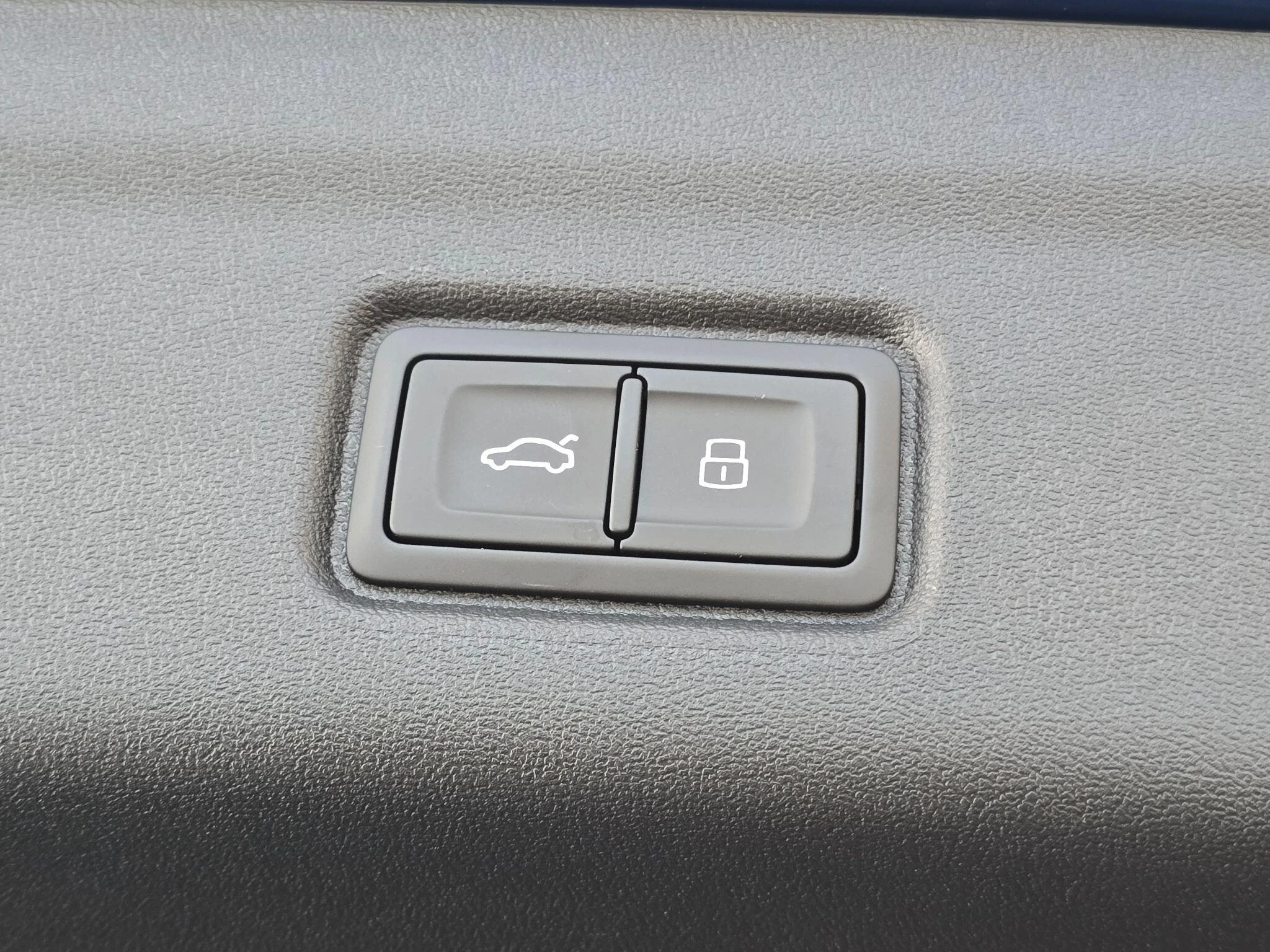 Audi-Q6 e-tron-image-15