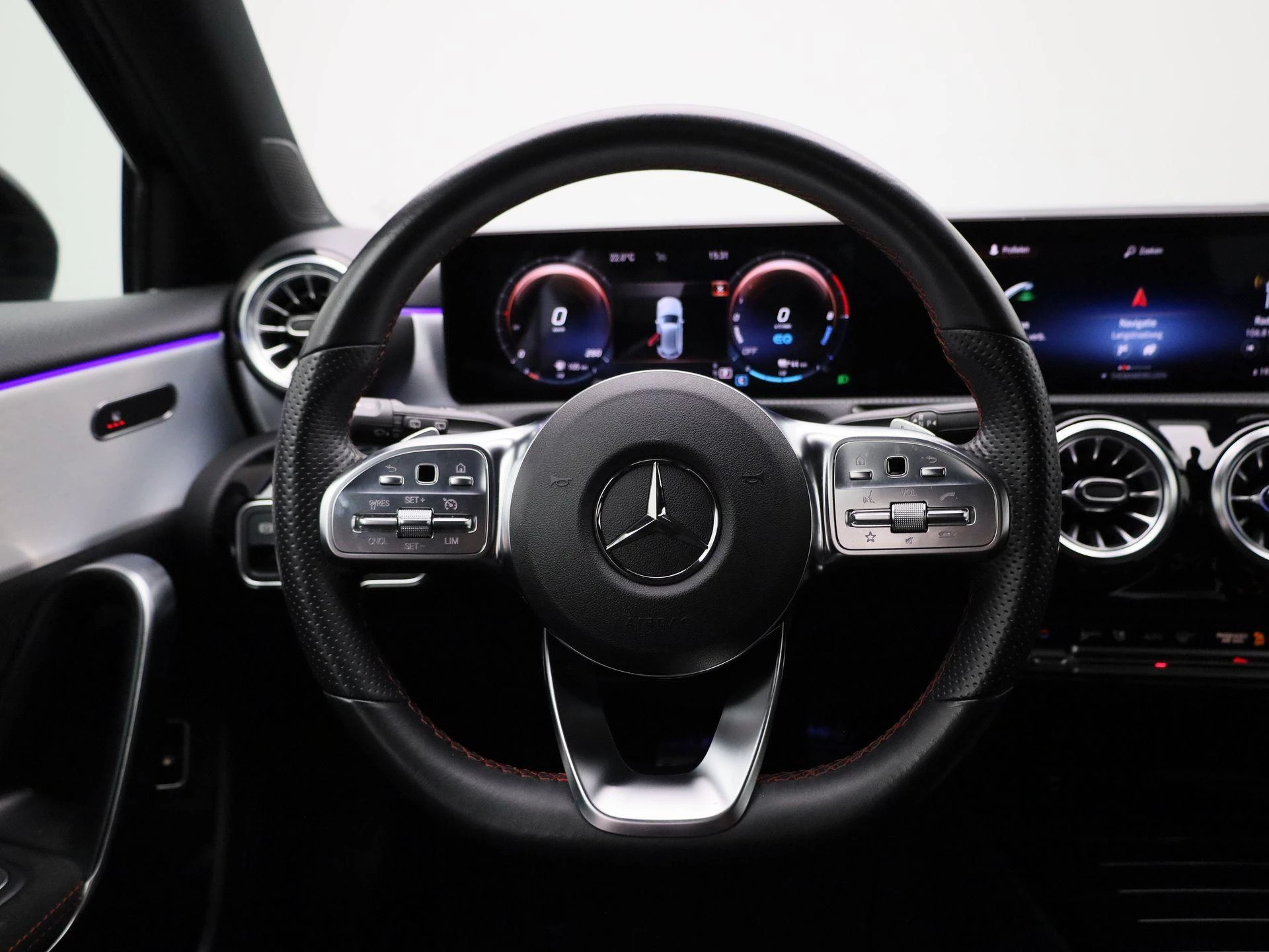 Mercedes-Benz-A-Klasse-image-6