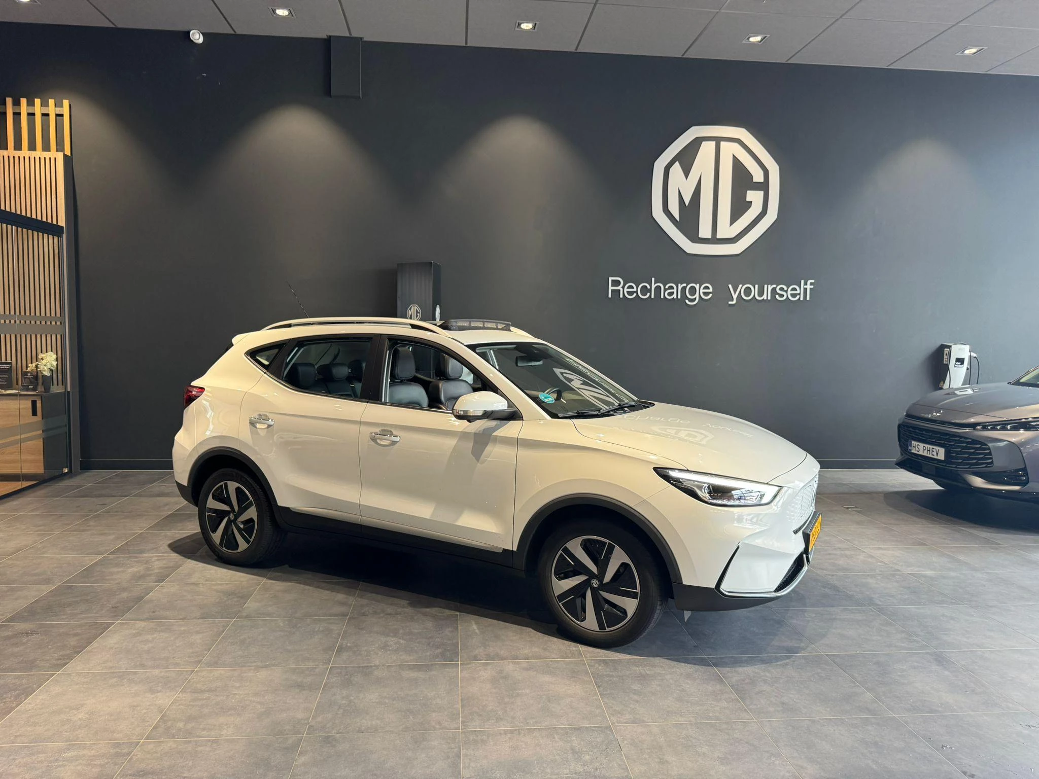 MG-ZS EV-image-2
