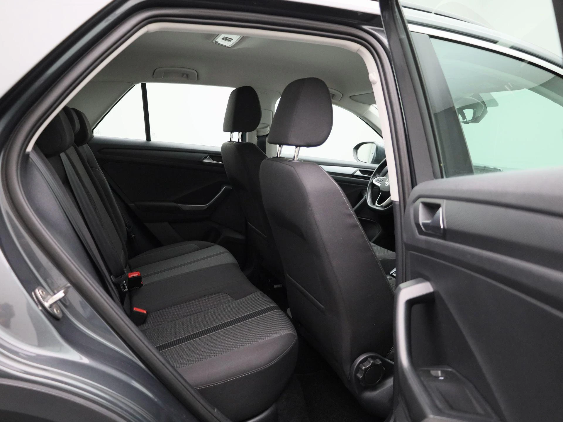 Volkswagen-T-Roc-image-31