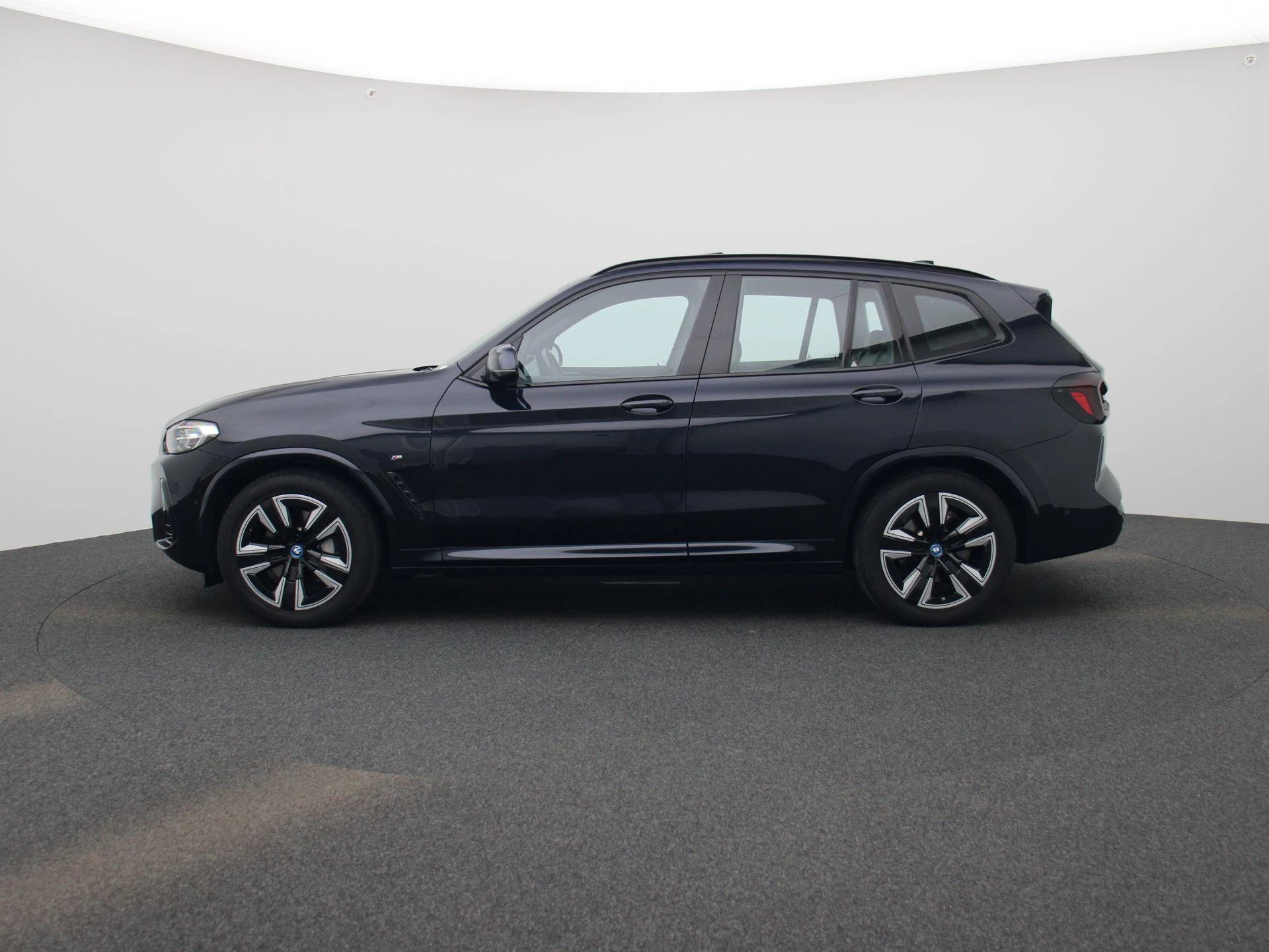 BMW-iX3-image-3