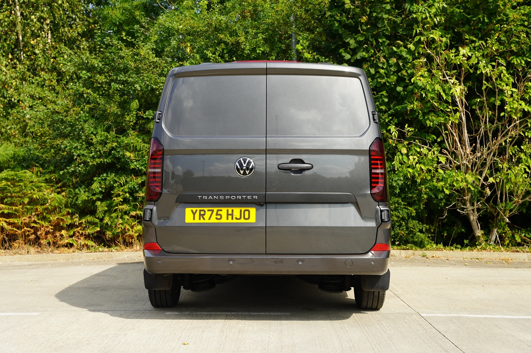 Volkswagen-Transporter-image-10