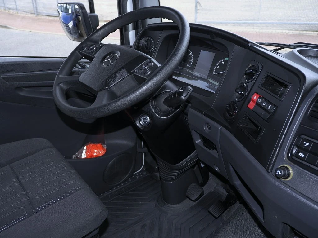 Mercedes-Benz-Atego-image-10