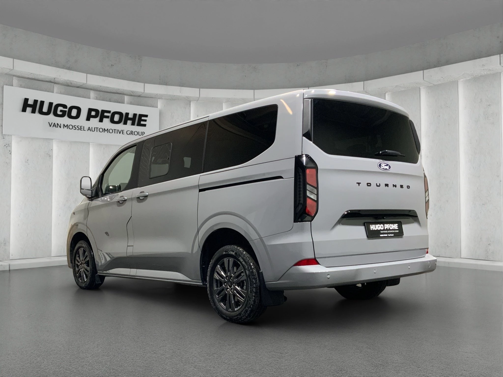 Ford-Tourneo Custom-image-2