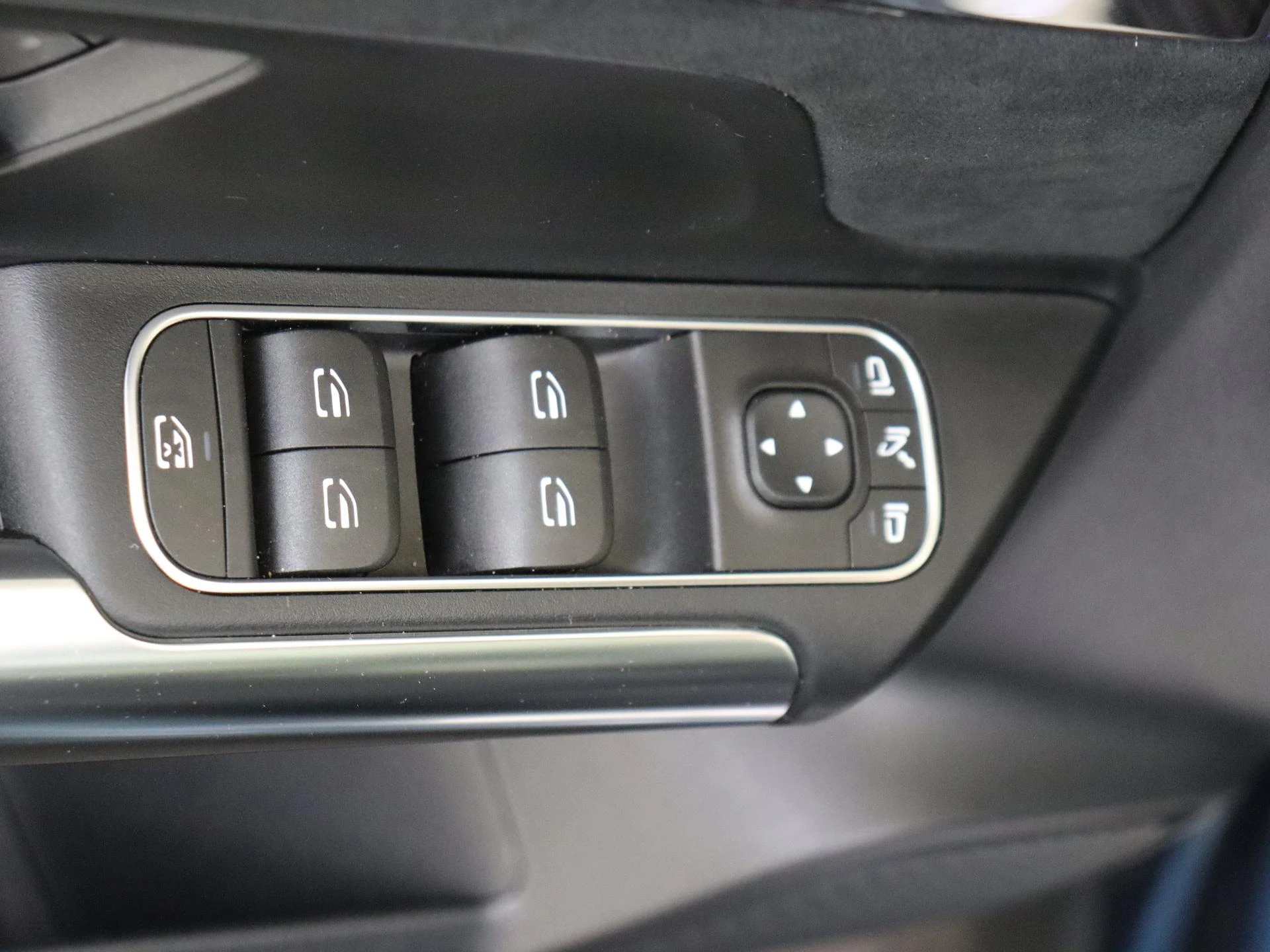 Mercedes-Benz-GLA-image-26