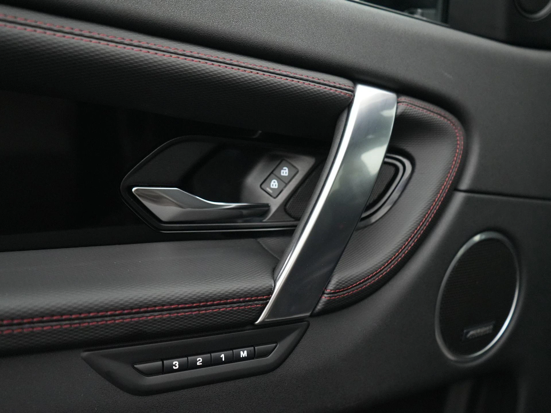 Land Rover-Discovery Sport-image-29