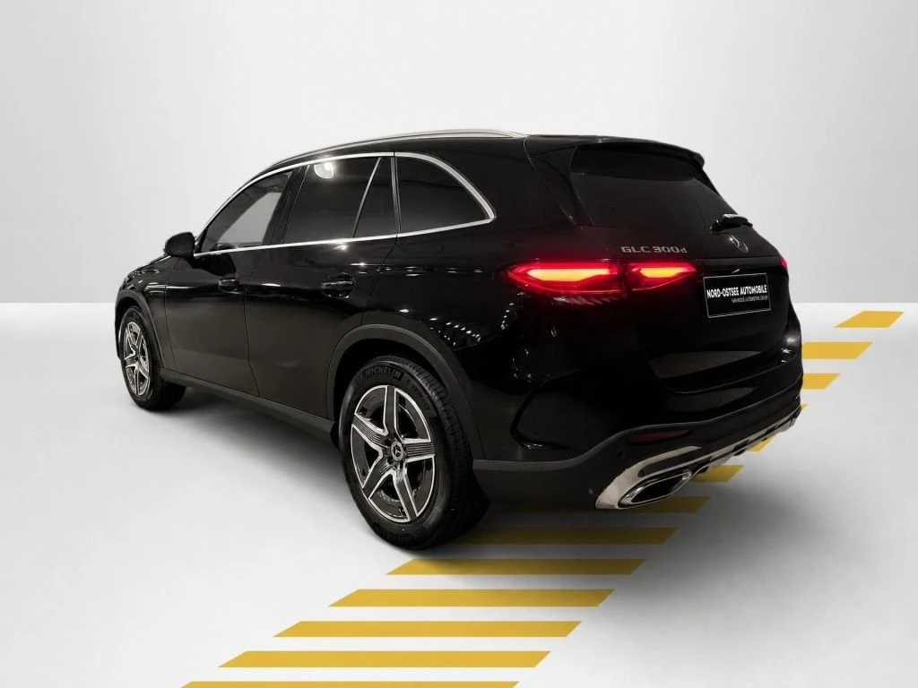 Mercedes-Benz-GLC 300 d-image-12