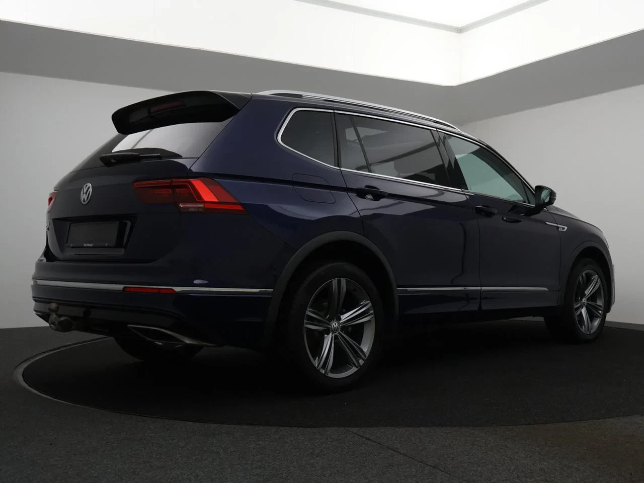 Volkswagen-Tiguan Allspace-image-9