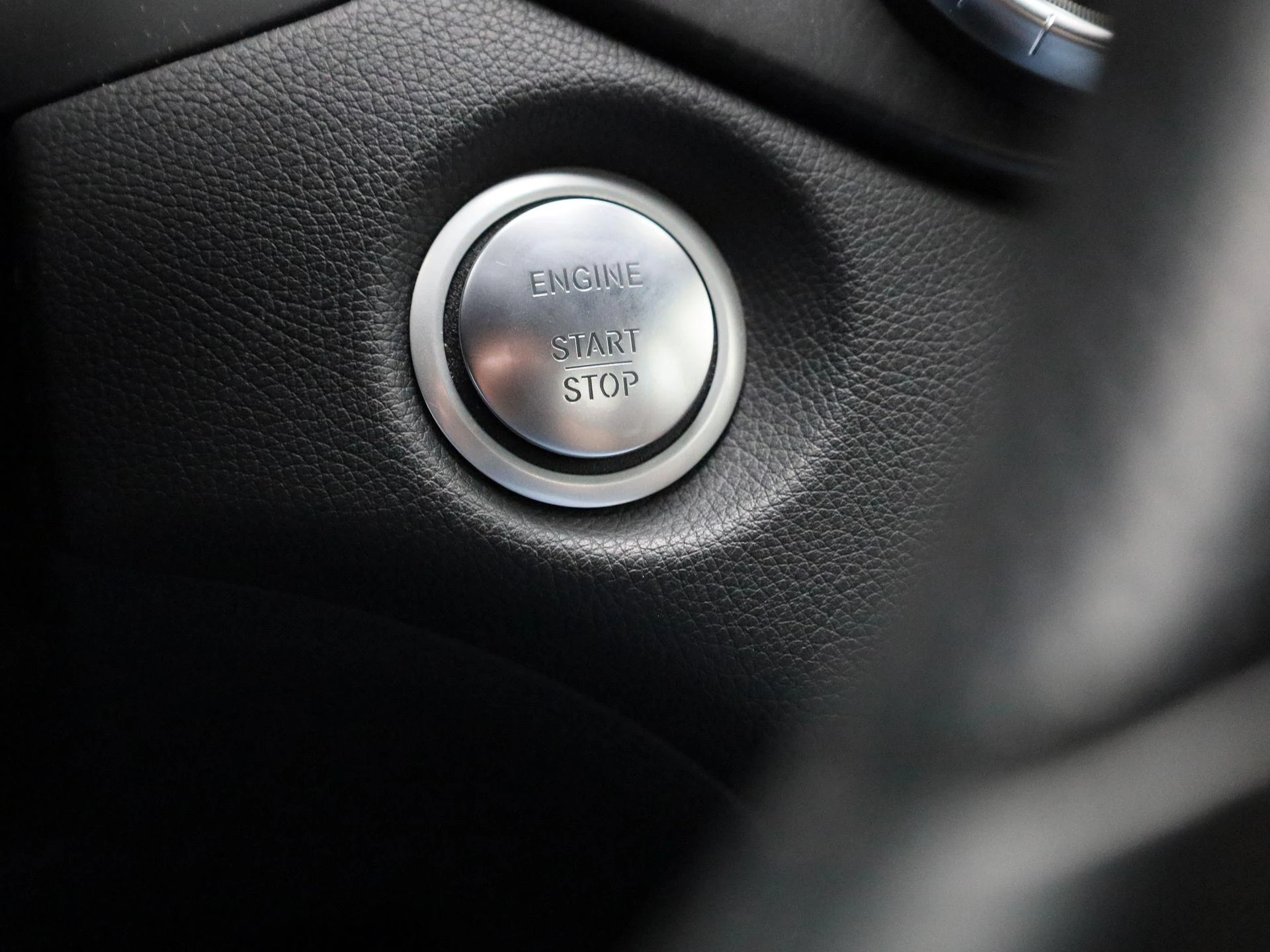 Mercedes-Benz-CLA-image-18