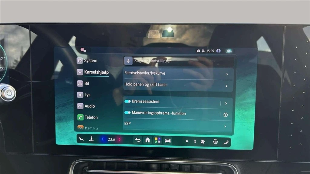 Mercedes-Benz-CLA-image-16