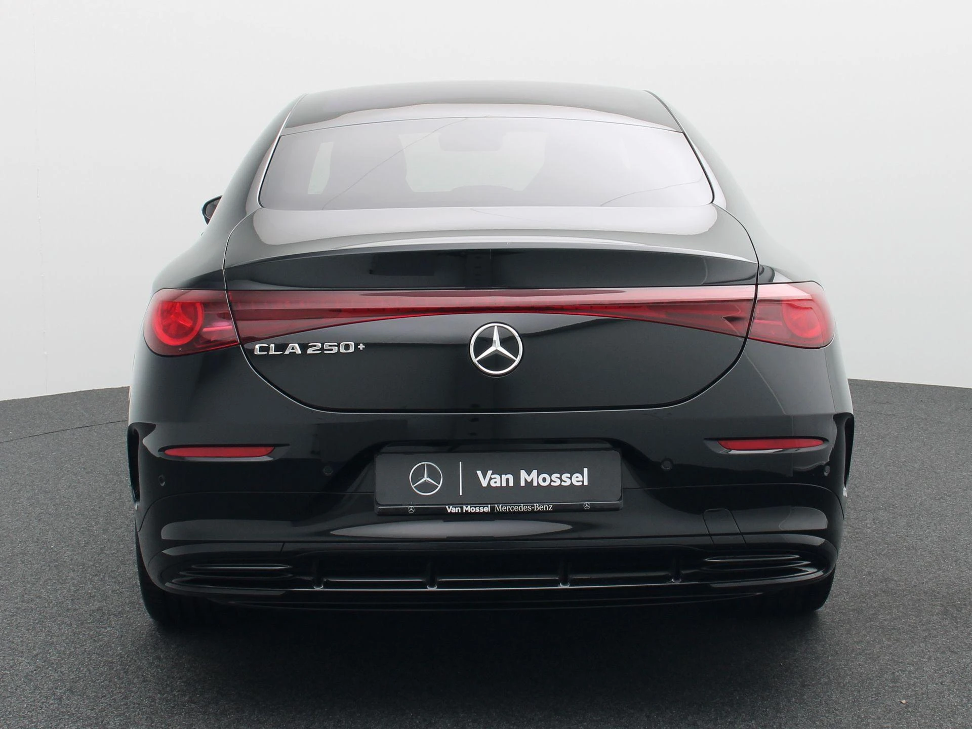 Mercedes-Benz-CLA-image-4