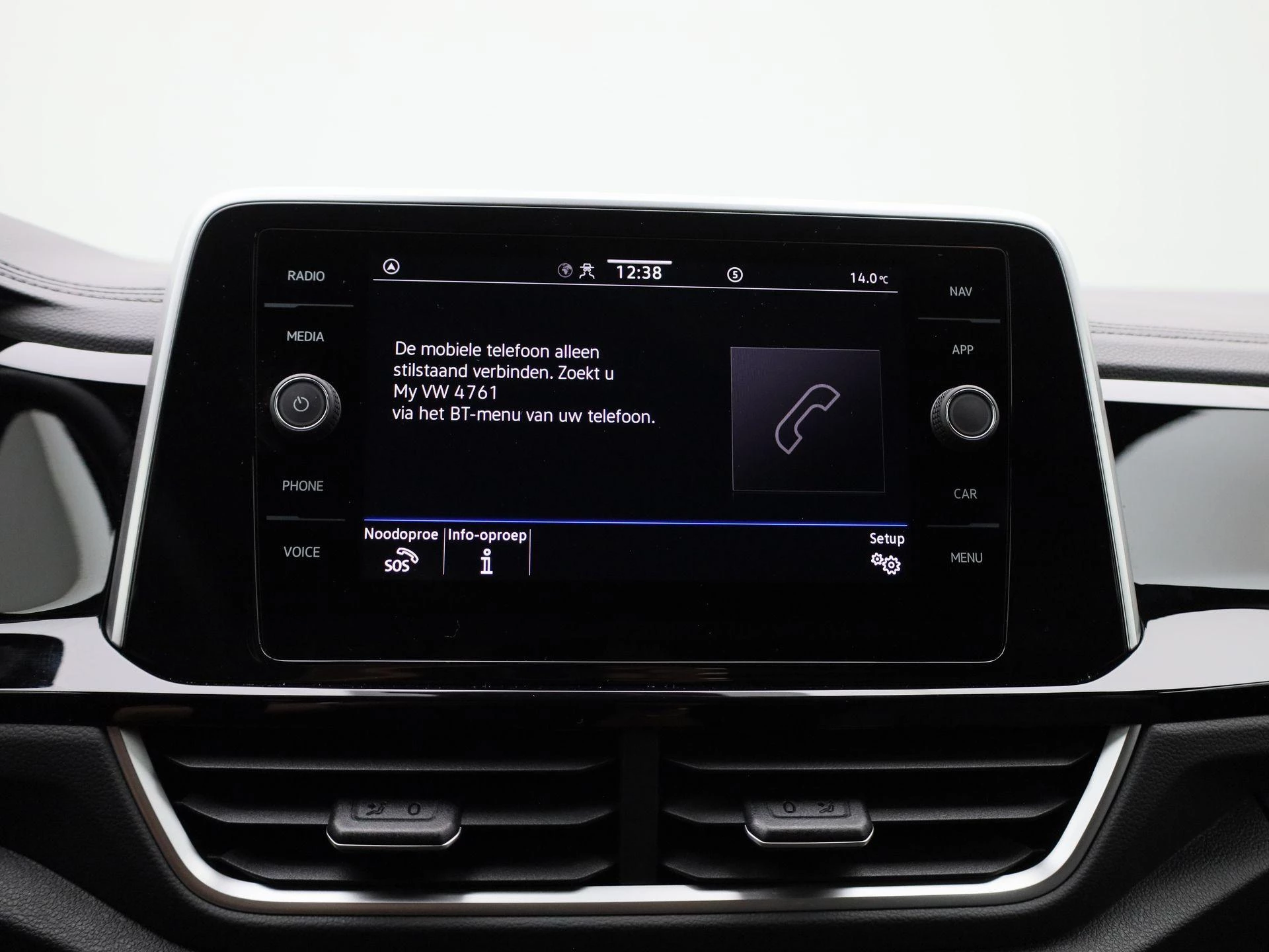 Volkswagen-T-Roc-image-21