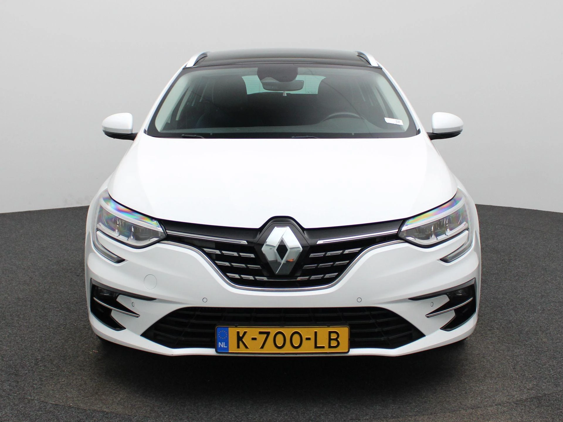 Renault-Mégane Estate-image-4