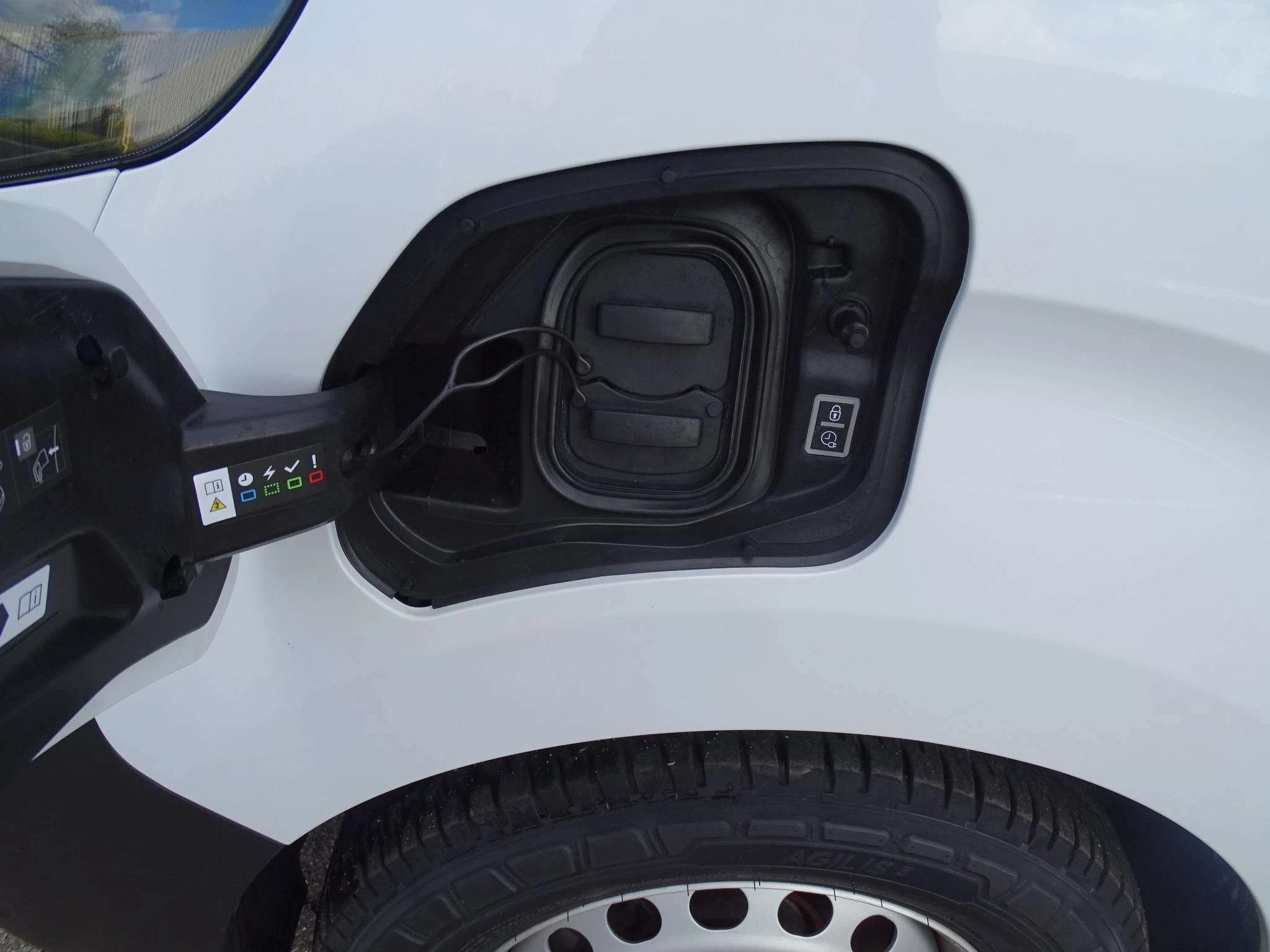 Opel-Vivaro-image-9
