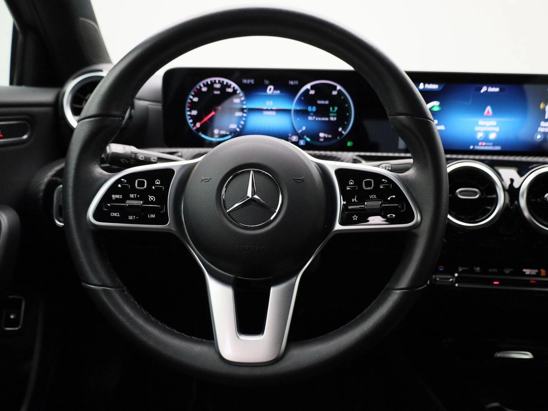 Mercedes-Benz-A-Klasse-image-6